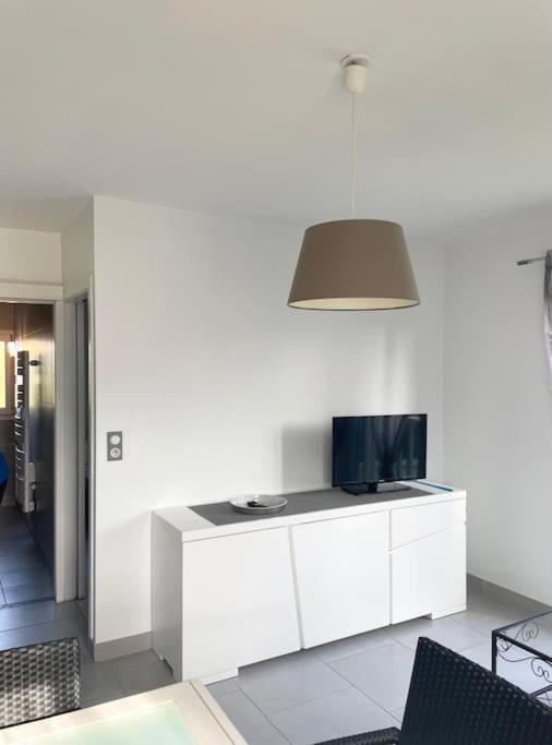 Appartement T2 Lumineux, Tres Bien Equipe, Proche Centre-Ville Salies-de-Béarn Buitenkant foto